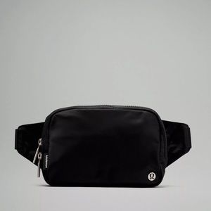 Black Lululemon belt bag / fanny pack